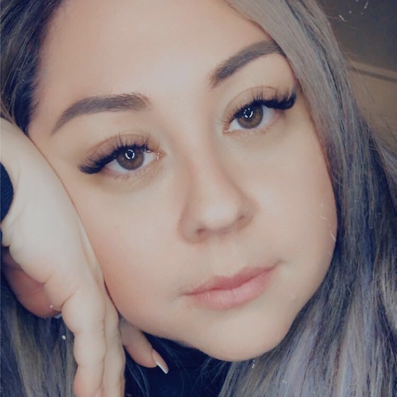 Meet your Posher, Karina - Picture 2 of 6